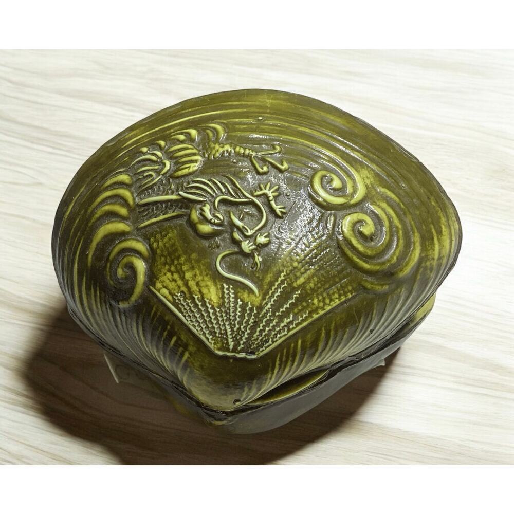 Vintage japanese celluloid clam shell with 7 Gods for good fortune - Picture 3 of 4